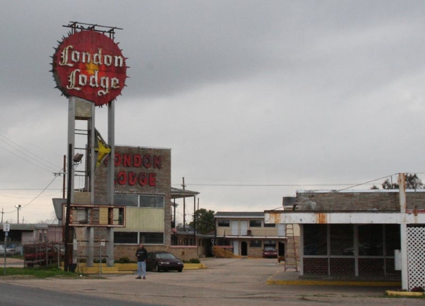 The London Lodge, the actual motel on Airline Highway on which the Hummingbird is based.