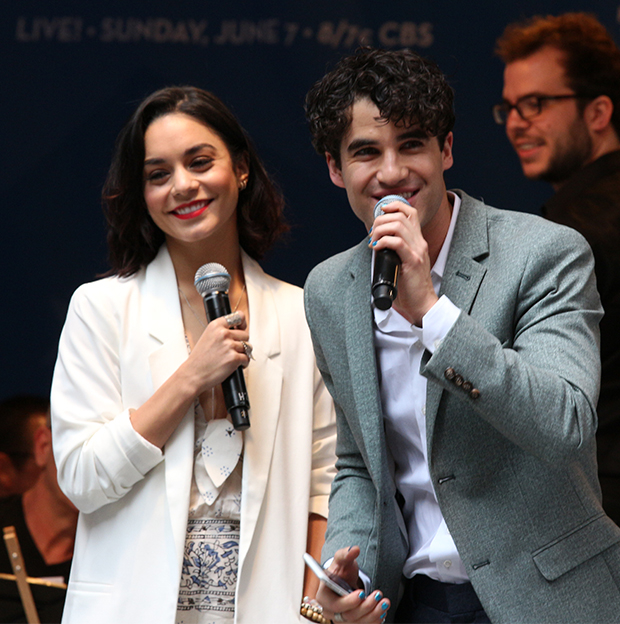 Vanessa Hudgens and Darren Criss take part in the 2015 Stars in the Alley concert. 