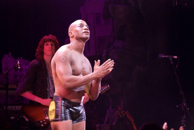 Taye Diggs takes center stage for his curtain call.