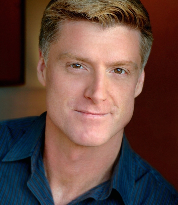Sean Allan Krill plays Bob Wallace in Drury Lane&#39;s production of White Christmas, which begins tonight.