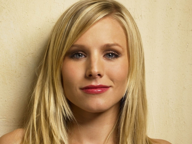 Kristen Bell will star with Christina Applegate and Mila Kunis in new STX comedy.