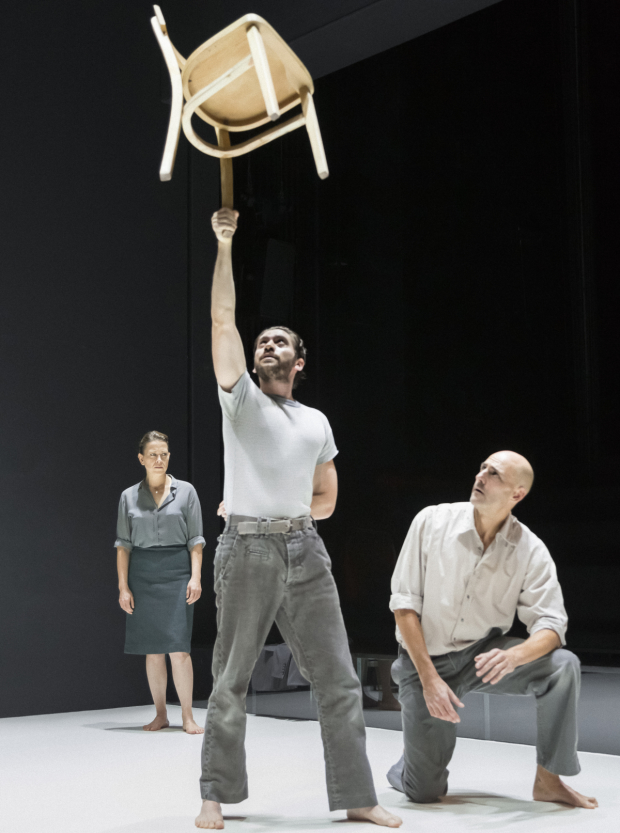 In Ivo van Hove&#39;s production of Arthur Miller&#39;s A View From the Bridge, the drama comes to life without the use of props. Except for a single wooden chair.