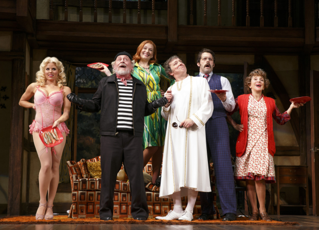 Megan Hilty, Daniel Davis, Kate Jennings Grant, Jeremy Shamos, David Furr, and Andrea Martin star in Michael Frayn&#39;s Noises Off, directed by Jeremy Herrin for Roundabout Theatre Company at the American Airlines Theatre.