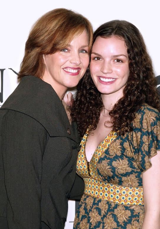 Alice Ripley and Jennifer Damiano at the 2009 Tony Awards press event representing Broadway&#39;s Next to Normal.