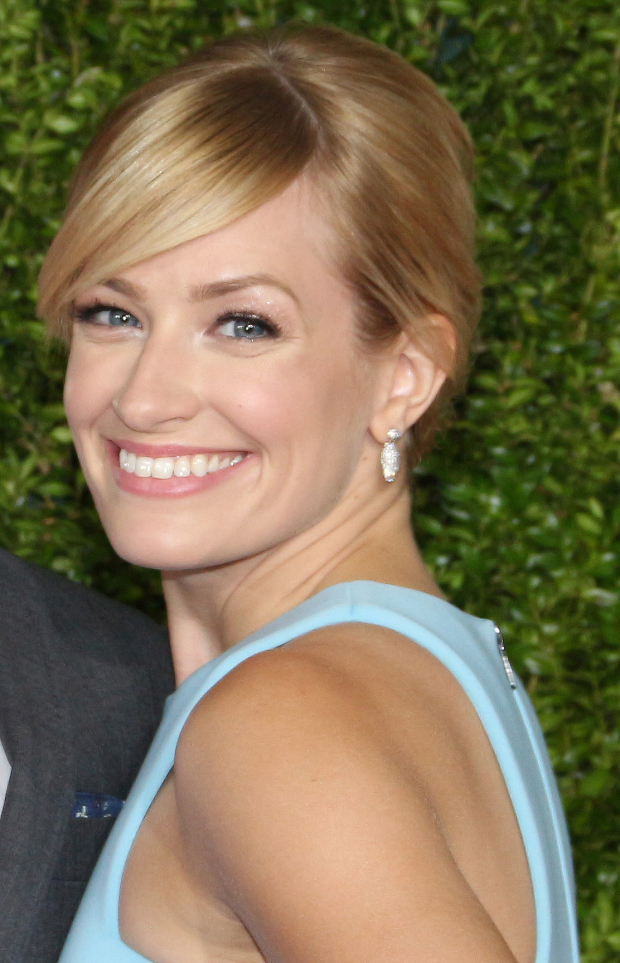 Two Broke Girls star Beth Behrs is among the performers who will take part in MCC Theater&#39;s 2016 Miscast gala.
