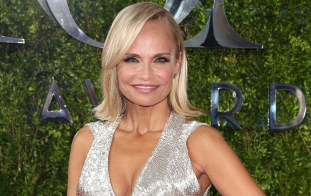 Kristin Chenoweth will receive the Giving Voice Award from Boston Children&#39;s Theatre at their annual gala on April 28.