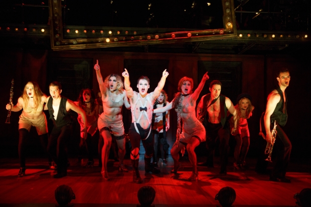 Randy Harrison as the Emcee and the 2016 National Touring cast of Roundabout Theatre Company&#39;s Cabaret.