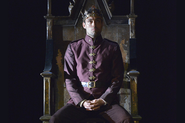 Alex Hassell plays Henry V in King and Country: Shakespeare Great Cycle of Kings.