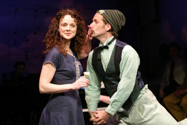 Melissa Errico and Malcolm Gets in the Irish Repertory Theatre production of Finian&#39;s Rainbow. 

Melissa Errico as Sharon and Malcolm Gets as Og (left-right)