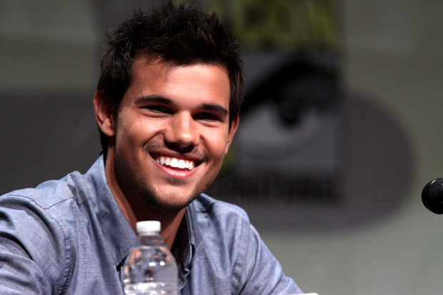 Taylor Lautner joins the cast of Scream Queens.