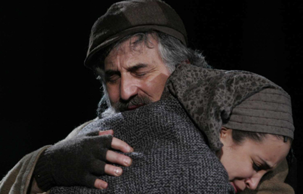 Henry Goodman as Tevye and Alexandra Silber as Hodel in Lindsey Posner&#39;s 2007 West End revival of Fiddler on the Roof. 