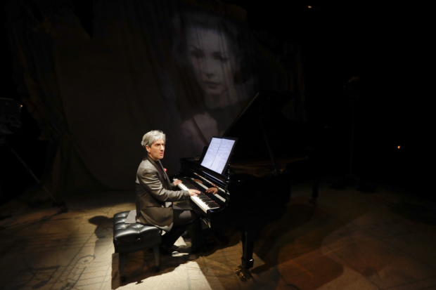 Hershey Felder sits at the piano and narrates the story of Leonard Bernstein&#39;s life in Maestro.