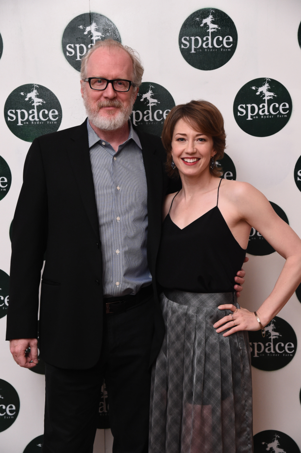 Tracy Letts and Carrie Coon walk the red carpet.