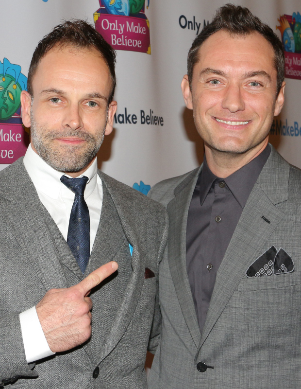 Jonny Lee Miller helps honor Jude Law at the 2016 Only Make Believe gala.