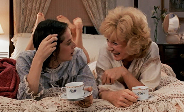 A still of Debra Winger and Shirley MacLaine from the Oscar-winning 1983 film Terms of Endearment.