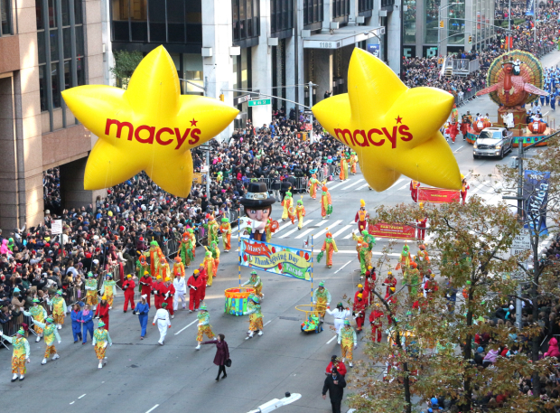 The 2015 Macy&#39;s Thanksgiving Day Parade on Sixth Avenue.