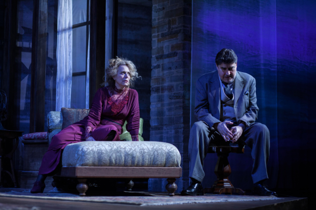 Jane Kaczmarek and Alfred Molina as Mary and James Tyrone in Long Day&#39;s Journey Into Night, directed by Jeanie Hackett, at the Geffen Playhouse.