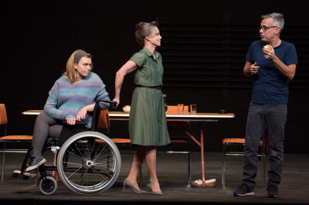 Madison Ferris as Laura, Sally Field as Amanda, and Joe Mantello as Tom in Sam Gold&#39;s production of Tennessee Williams&#39; The Glass Menagerie at the Belasco Theatre.