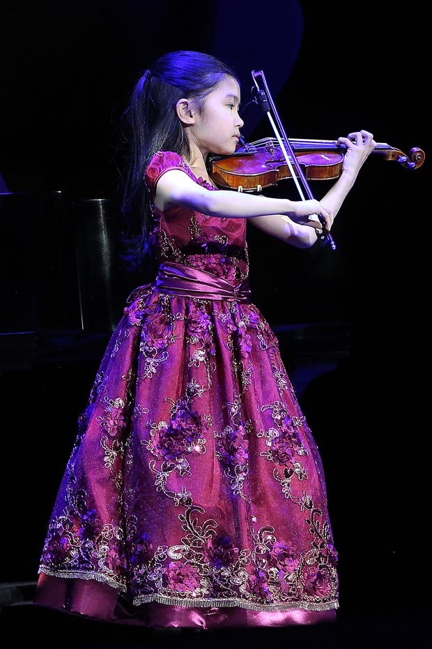 Young violinist Zoe Nguyen treats the audience with a performance.