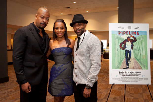 Cast members Morocco Omari, Karen Pittman, and Jaimi Lincoln Smith get together for a photo.