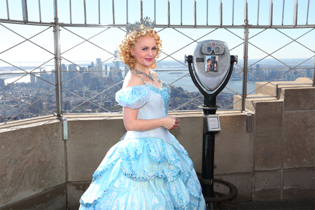 Amanda Jane Cooper as Glinda.