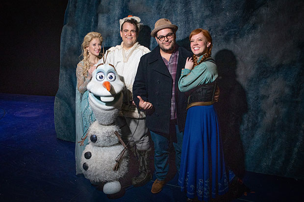 Actor Josh Gad (center), the voice of Olaf in the Frozen film, pays a visit to Frozen&#39;s Broadway cast.