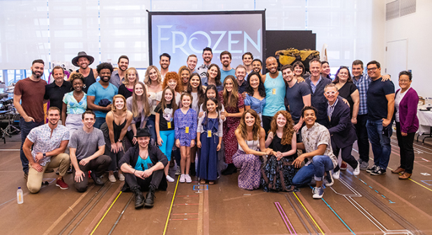 The full cast of Frozen&#39;s North American tour. 