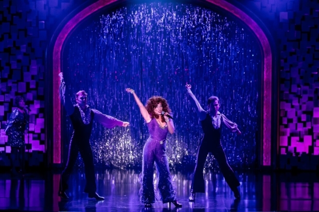 Shoshana Bean played Cee Cee Bloom, with back-up dancers Josh Kohane and William Carlos Angulo, in the 2015 Drury Lane Theatre production of Beaches.