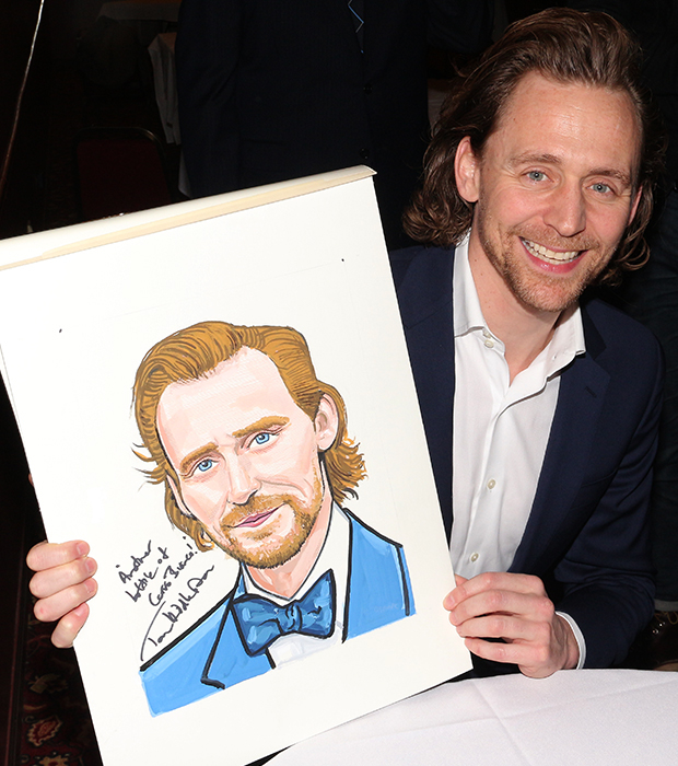 Tom Hiddleston with his Sardi&#39;s portrait.