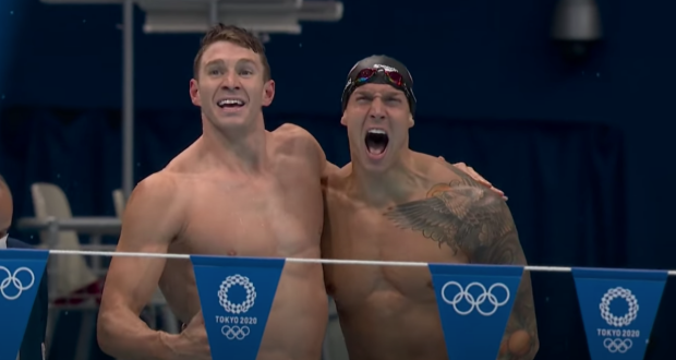 American swimmers Ryan Murphy and Caeleb Dressel celebrate a first-place finish in the Men&#39;s 4 x 100m Medley Relay.