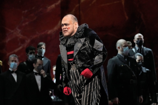 Quinn Kelsey in the title role of Verdi&#39;s Rigoletto.