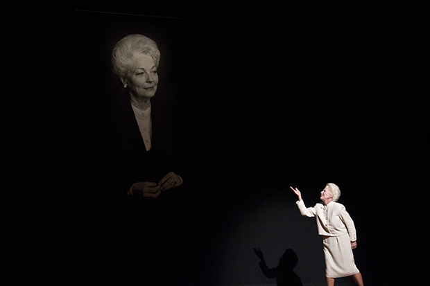 Holland Taylor with a photo of Ann Richards in the Broadway production of Ann