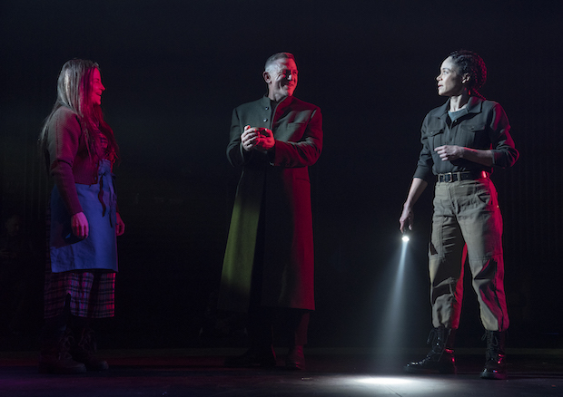 Maria Dizzia, Daniel Craig, and Amber Gray appear in Shakespeare&#39;s Macbeth, directed by Sam Gold, at Broadway&#39;s Longacre Theatre.