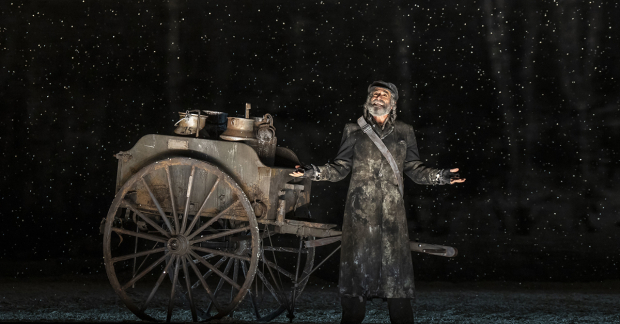 Steven Skybell as Tevye in Fiddler on the Roof at Chicago&#39;s Lyric Opera.