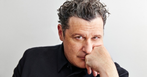 Isaac Mizrahi will play Amos Hart in the Broadway cast of Chicago.