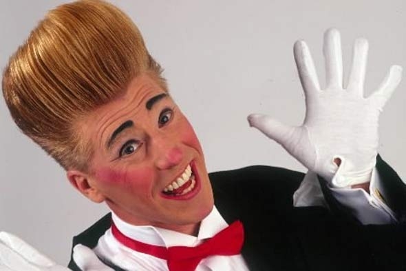 Bello Nock will bring his family-friendly circus show Bello Mania back to the New Victory Theater this April.