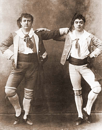 Courtice Pounds and Rutland Barrington as Giuseppe and Marco in Gilbert and Sullivan&#39;s The Gondoliers at the Savoy Theatre in 1889.