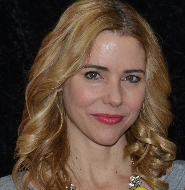 Kerry Butler will host the Tony Award simulcast in Times Square along with Justin Guarini.