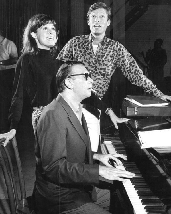 Mary Tyler Moore and Richard Chamberlain rehearse Breakfast at Tiffany&#39;s with the musical&#39;s composer Bob Merrill. 