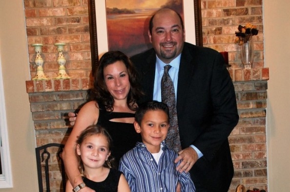 The Broadway League&#39;s late labor relations director Seth Popper with his wife and two children.
