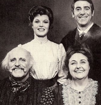 The original 1966 cast of Broadway&#39;s A Time for Singing. 