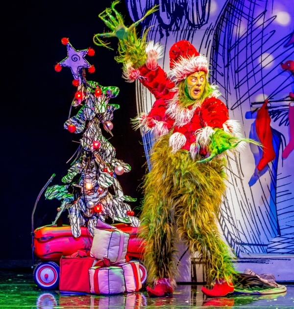 Shuler Hensley as The Grinch in Dr. Seuss&#39; How the Grinch Stole Christmas! The Musical.